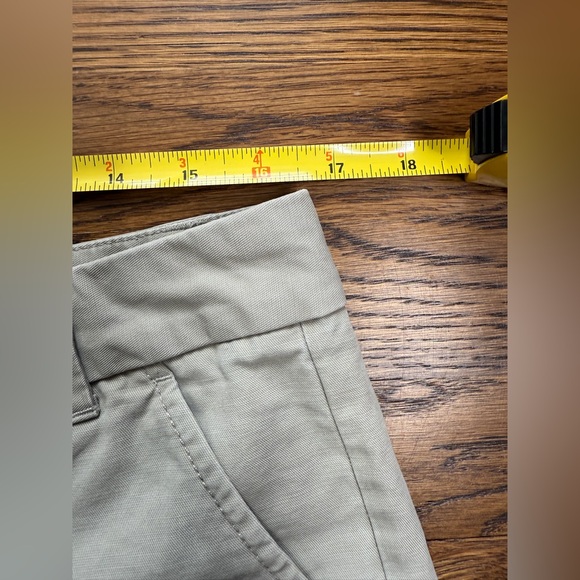 Gap Boyfriend Roll Up Classic Khaki/ Gray Women's Shorts Size 6 - Picture 7 of 15